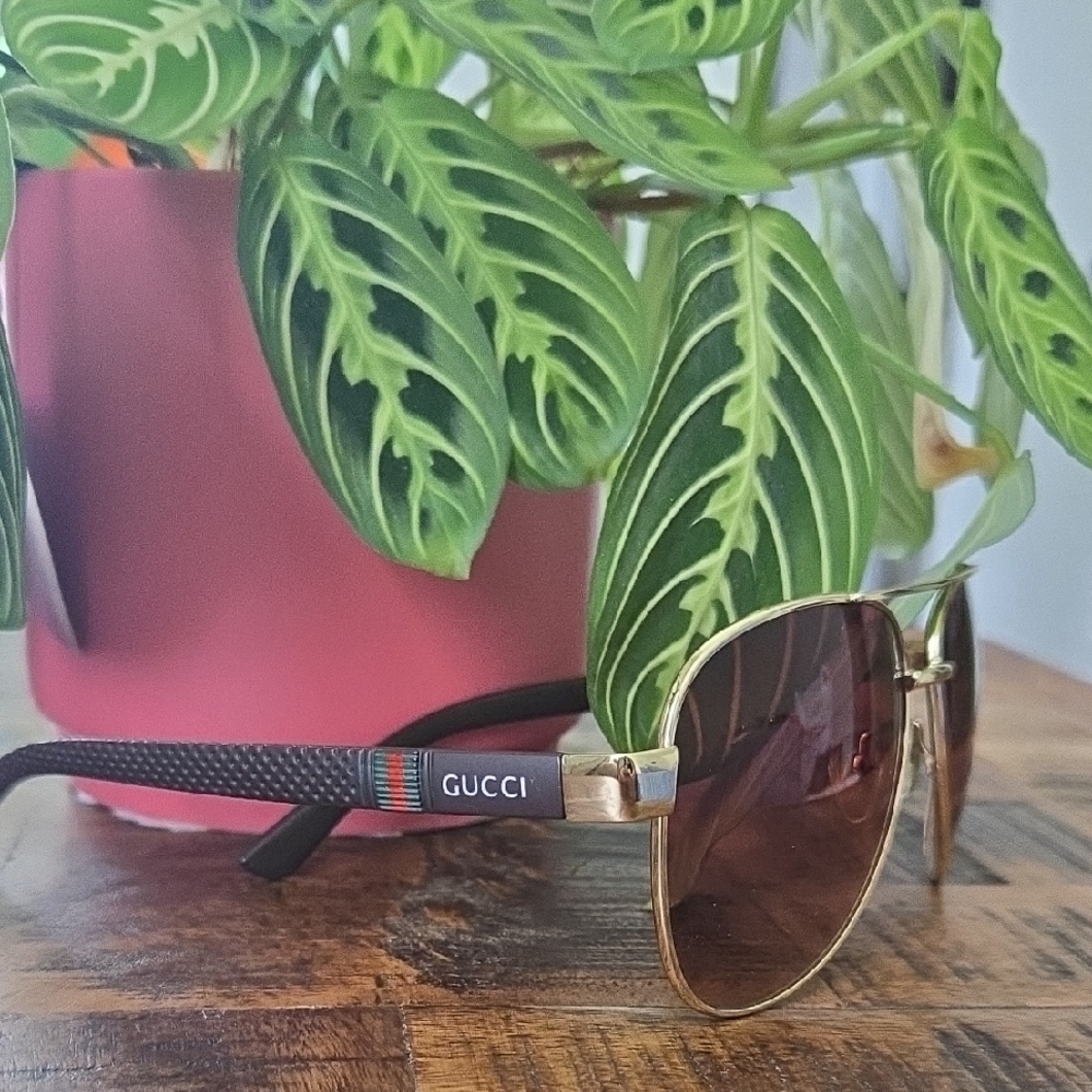 Gucci Black and Gold Aviator Sunglasses with Gradient Lenses